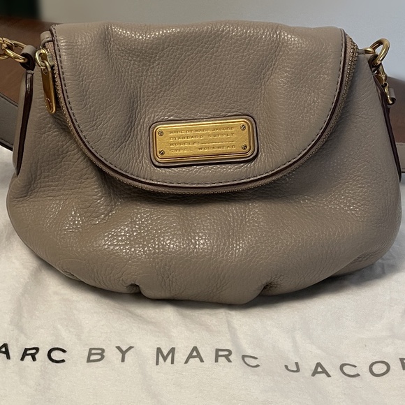 EUC Marc Jacobs "New Q" Mini Natasha SHOULDER BAG - SHORT STRAP see description - Picture 4 of 13